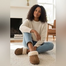 UGG AUSTRALIA women  s coquette Shearling Slippers suede and real wool size 8