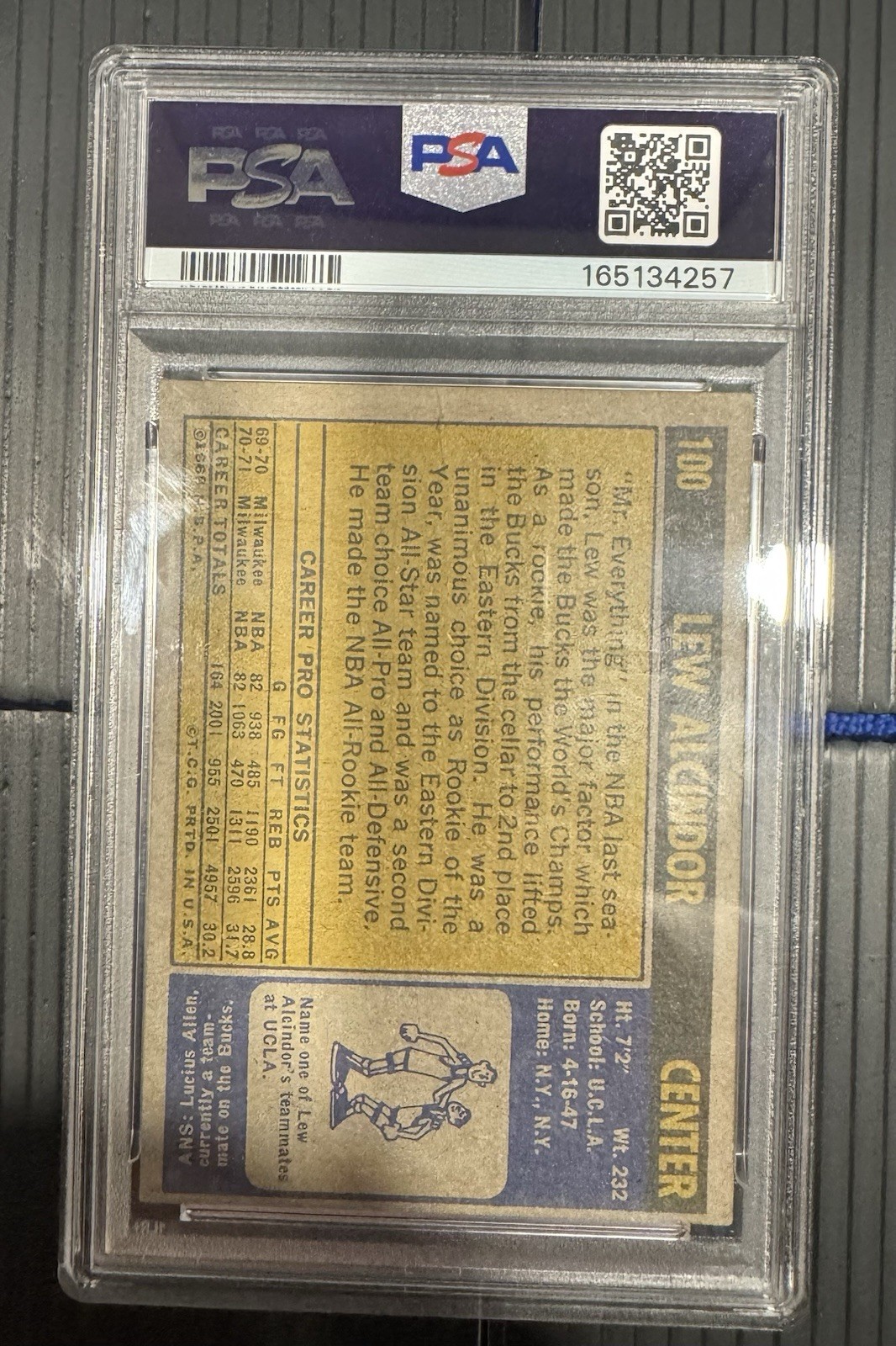 1971 Topps - Lew Alcindor #100 Milwaukee Bucks Basketball PSA 1 Graded (On Card) view 2