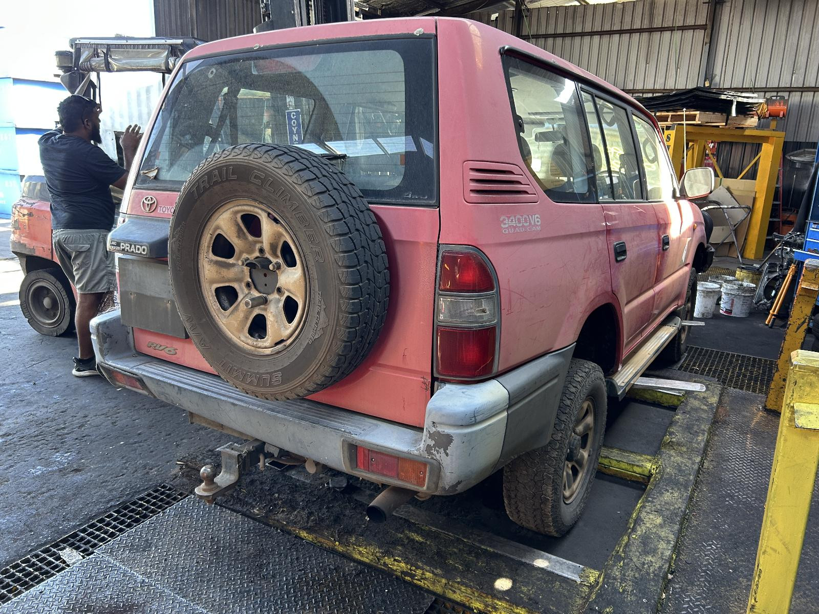 Toyota Prado Tailgate VZJ95 07/1996-01/2003 - thumbnail 9