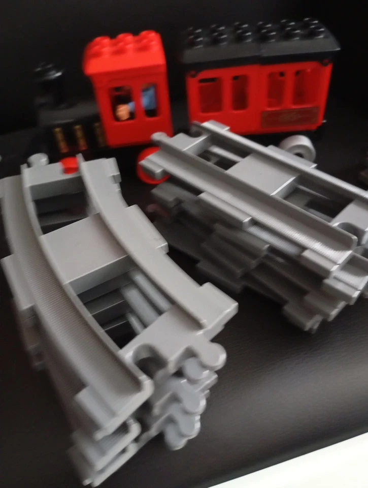 LEGO Duplo un train dont 1 loco 1 wagon 5 rails droits 20  courbes en vrac LEGO - Photo 4/4