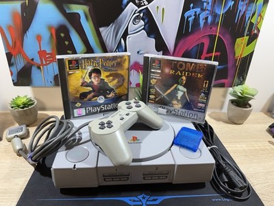 PlayStation 1 Spielekonsole - Grau (SCPH-5552) + Controller + Zwei Spiele