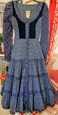 Vintage Gunne Sax 1970s Prairie Dress Blue Floral Long Sleeve  Size 7 Dress