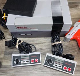 Nintendo Entertainment System NES-001 Original Console Bundle W/ GAME TESTED