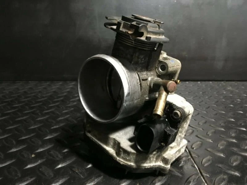 Volkswagen Golf 1998 carrocería del acelerador conjunto de carrocería del acelerador 2,0 L Foto 2 de 4