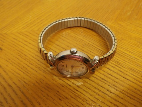Vintage Lady's Timex Watch Easy Read Numbers - Water Resistant - Very Good Cond. - Picture 5 of 7