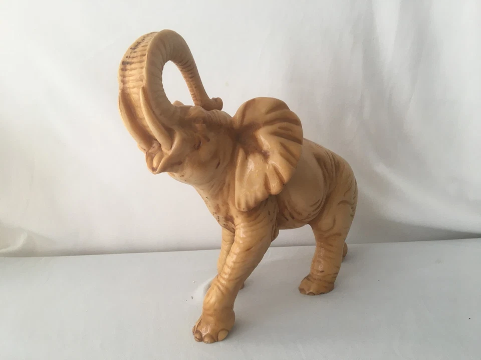 STATUE D'ÉLÉPHANT EN RÉSINE MARRON CLAIRE H. 26 VINTAGE - Photo 4/4