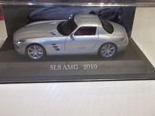 IXO Modell 1:43 Mercedes Benz SLS AMG  2010 silber in Vitrine 