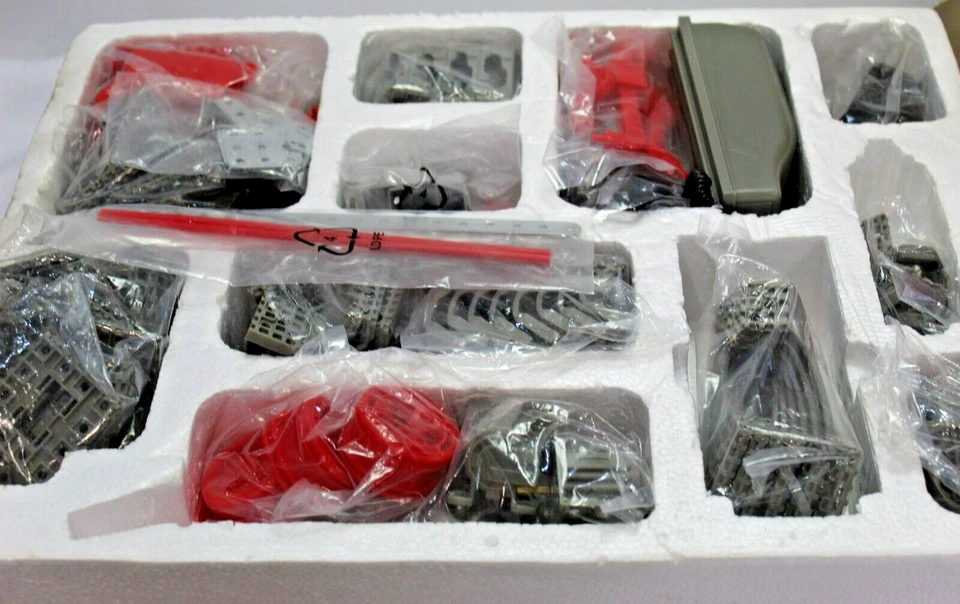 2005 Meccano Erector Speed Play Interactive Robot 3 Models 900+ Parts Sealed Bag - Image 3 of 4