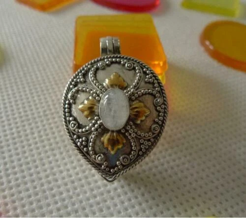 Collane e pendagli di lusso con gemme trasparente in argento sterling