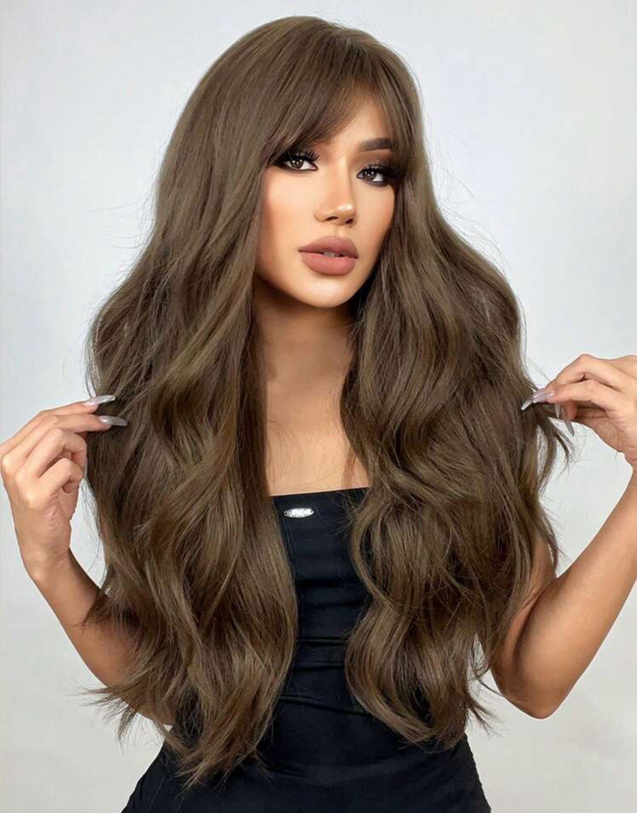 Changer de tête sans abîmer vos cheveux grâce à cette perruque longue châtain bouclée