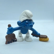 Smurfs Dustpan & Broom Smurf Sweeping Up 20189 Rare Vintage Display Toy Figurine