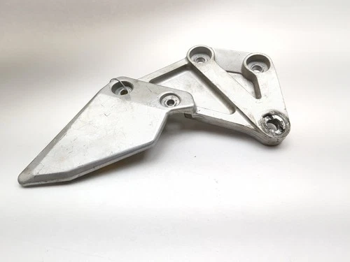 BRACKET, FRONT FOOTREST RH *{MODEL K4/K5}*