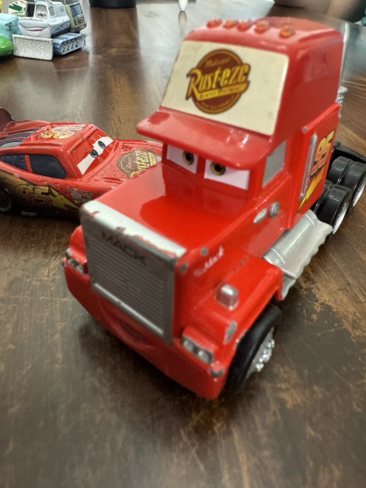 Camión camión Mack Rusteze 2017 Mattel Disney Pixar Cars solo cabina y Rust-eze Foto 2 de 4