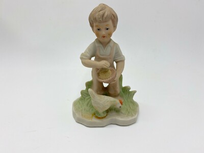Vintage Porzellan Figur Junge mit Huhn | Sammelfigur Ornament