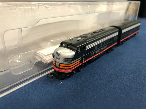Locomotive Diesel USA Trains F7 AB – Southern Pacific Black Widow – Échelle G – 1:29