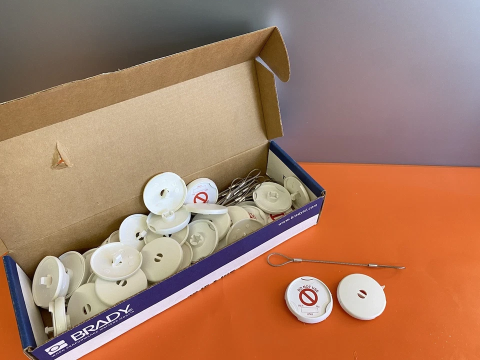 Brady 通用标签夹带 6 英寸钢制 STRP 套件 UNI-UNH S 6 皮带数量 20 — 第 2/4 张图片