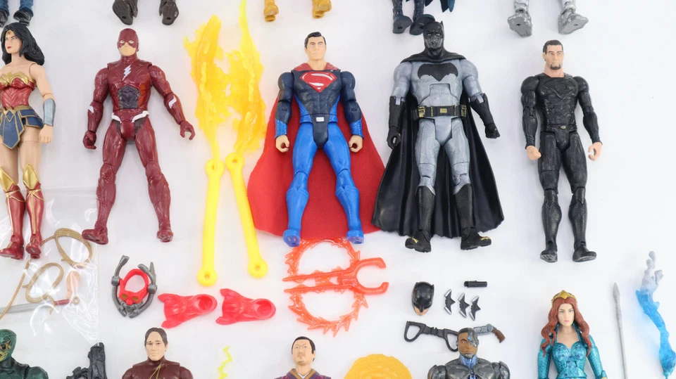 Lote de 26 figuras DC Multiverse Batman Flash Wonder Woman Superman Shazam Aquaman 1A Foto 4 de 4