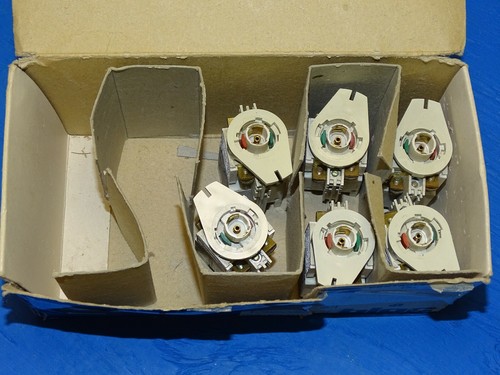 BACO Controls Auxibloc Z1 Socket Switch 127V AC Type 22 mm - 30mm - pilot light - Picture 4 of 8