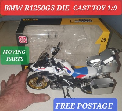 BMW R1250GS 2022 SPIELZEUGMODELL mit TOP BOX + GEPÄCKTRÄGERTASCHEN Maßstab 1:9 NEU in GESCHENKBOX