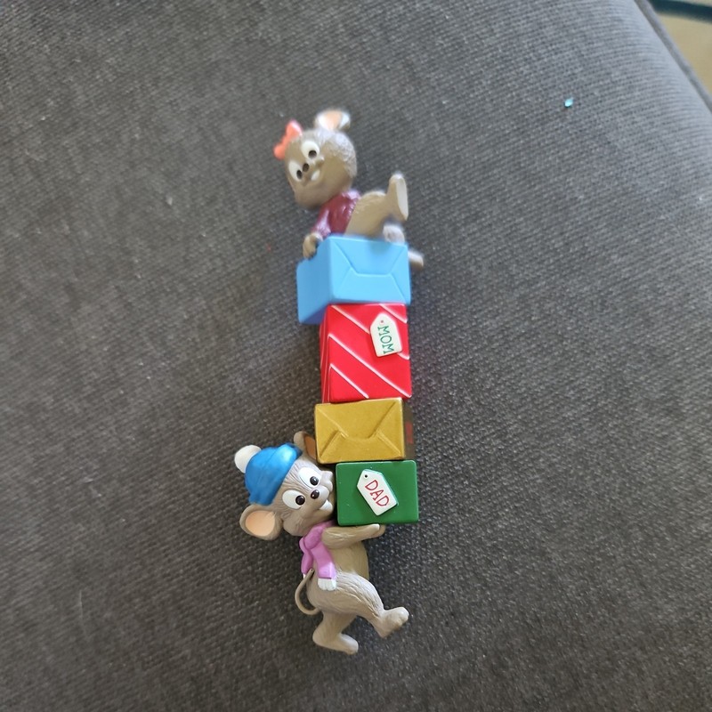 Hallmark Ornament: 1997 Mom and Dad Mice