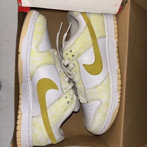 Nike Dunk Low Women’s Yellow Strike Size 7 Women 5.5Y With Og Box