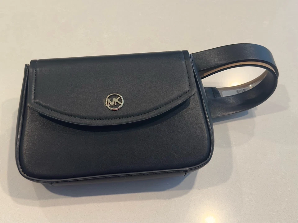 Riñonera Michael Kors negra con cintura Foto 4 de 4