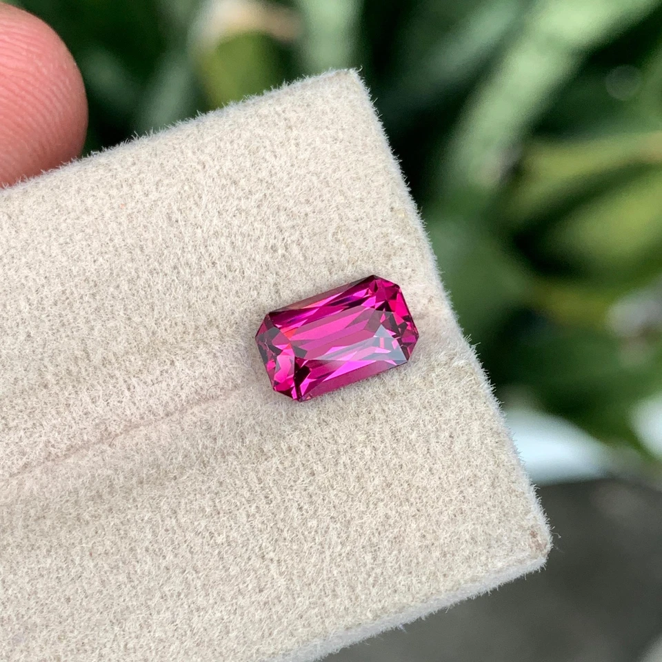 Piedra preciosa suelta de 9 mm corte esmeralda granate rosa de 2,3 quilates - Tanzania natural Foto 3 de 4