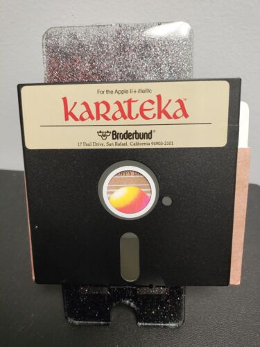 Karateka Apple II+/IIe/IIc - disc and sleeve only - Picture 2 of 2