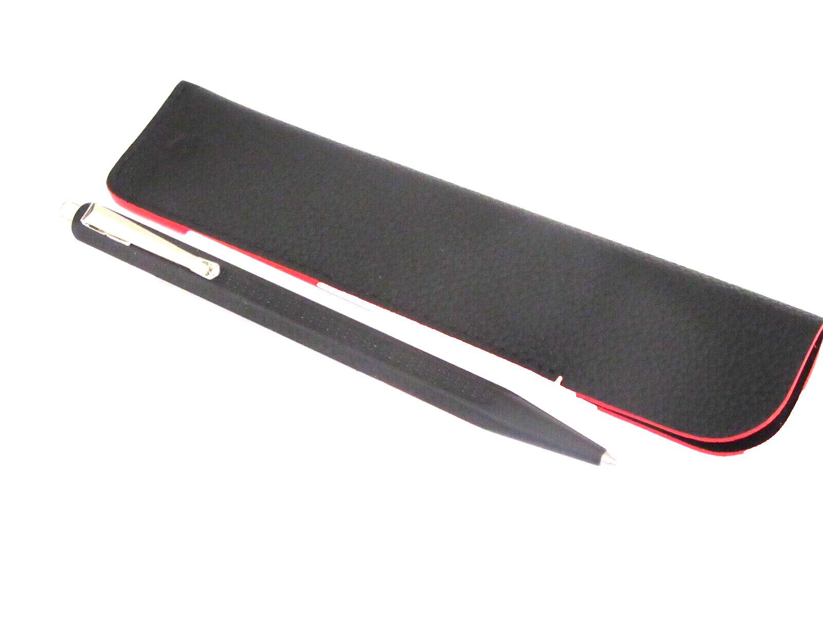 Stylo bille Caran d’Ache Ecridor Racing en métal noir sablé avec son étui