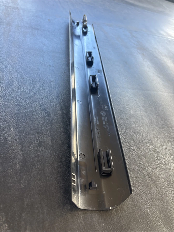 BMW 528I XDRIVE F10 2012-2016 placa de desgaste del umbral de la puerta del lado del pasajero delantero OEM Foto 2 de 4