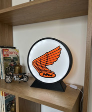 Enseigne Honda Moto HM Vintage - Impression 3D LED USB - Déco Garage Table 22cm