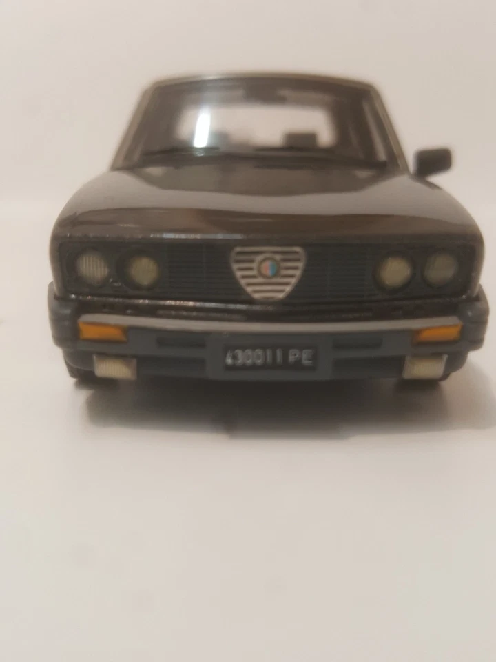 1/43 KESS Alfa Romeo Alfetta Quadrifoglio oro - Immagine 3 di 4