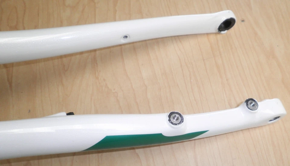 WHITE CARBON FIBER 700C ROAD BICYCLE FORK BIKE PARTS 652-1 - Image 4 of 4