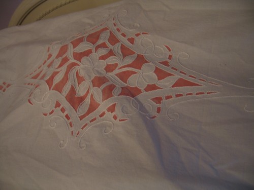 Beautiful Vintage White Bedspread Coverlet With Fringe And Pink Floral Cut Outs - Picture 5 of 8