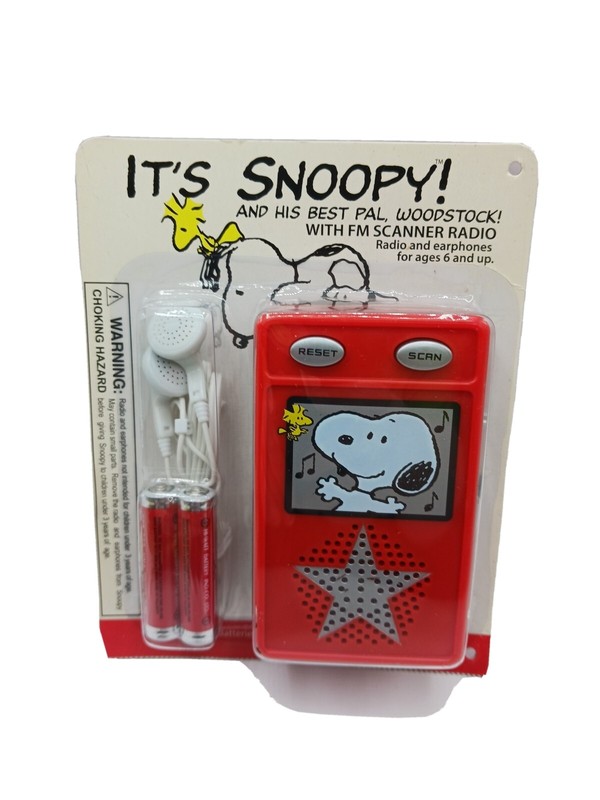 ￼Peanuts Snoopy & Woodstock FM Scanner Radio & Earphones Macy’s Exclusive NEW ￼