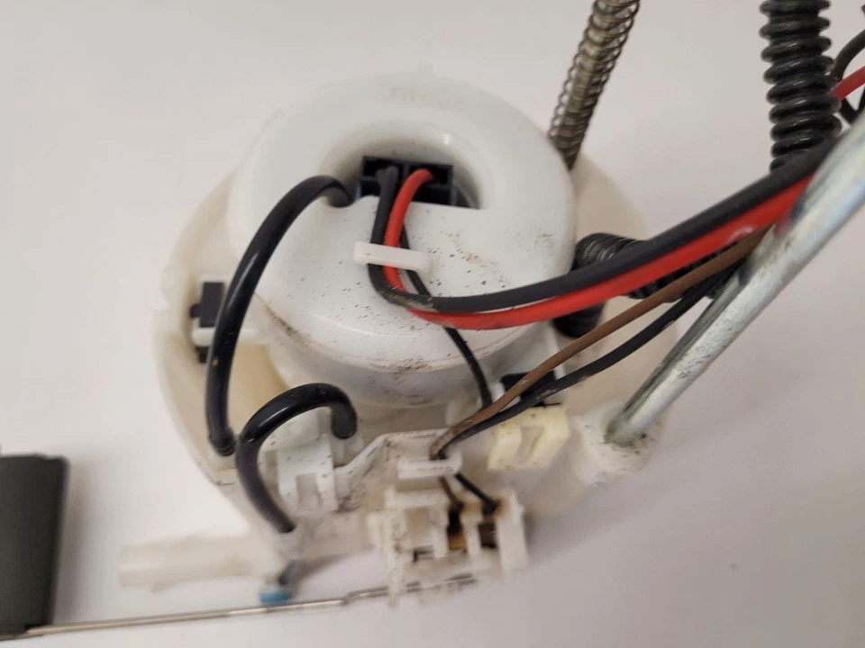 2015 2016 2017 HYUNDAI AZERA Fuel Pump Assembly 3.3L Tank Mounted Foto 3 de 4