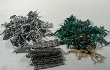 Lot of Vintage WW2 Plastic Army Men Toy Soldiers Grey And Green Figures