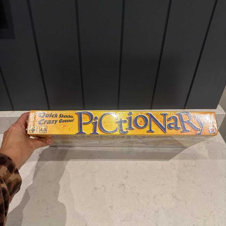 Pictionary Mattel 2010 Board Game Age 8+ New Contents Still Sealed  - Image 4 of 4