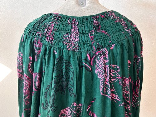 Crown & Ivy top blouse Size 1X long sleeve smocked neck lined pink green lions - Picture 6 of 8