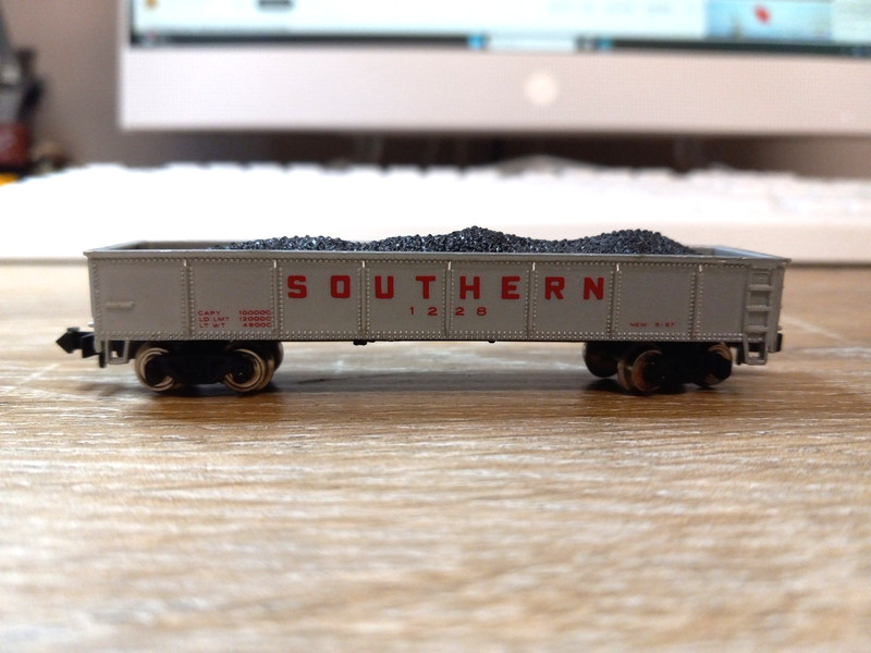 BACHMANN. N SCALE, 40' GONDOLA, SOUTHERN. W/METAL WHEELS. FREE SHIPPING. NO.2