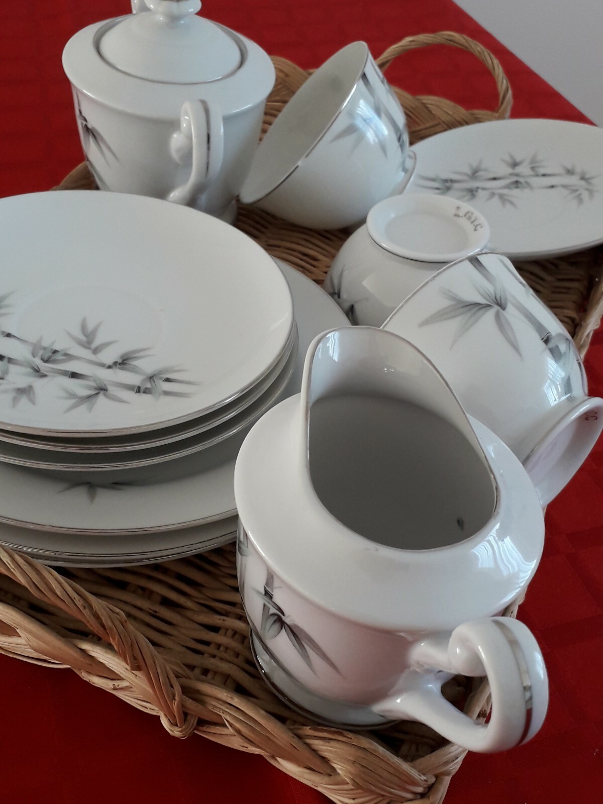 Service à Café En Porcelaine LALIQUE Avec Son Coffret D'origine - Occasion