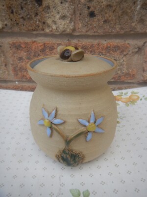 STUDIO KERAMIK TOPF, BIENEN/BLUMEN INNEN GLASIERT, DECKEL WUNDERSCHÖN!