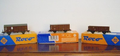 THREE (3)  ROCO  HO  SCALE  FREIGHT CARS *  NEW IN BOX