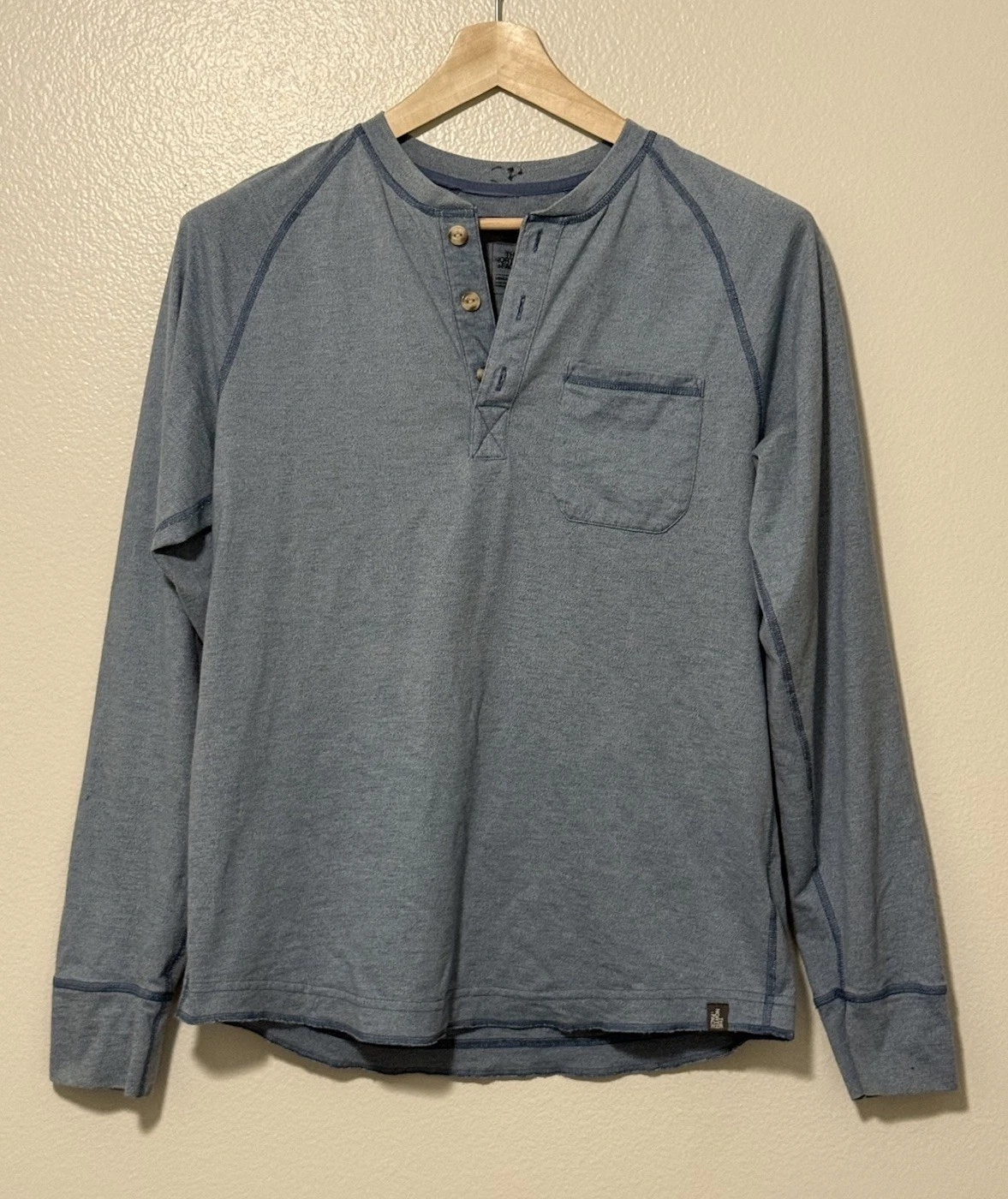 The North Face Men's Henley Shirt Size Medium Blue Long Sleeve Outdoor Workwear