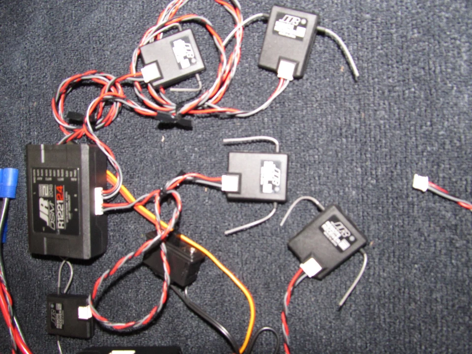 LOTE Powersafe Spektrum JR DSM R1222 + R1221 2.4 con 5 receptores  Foto 4 de 4