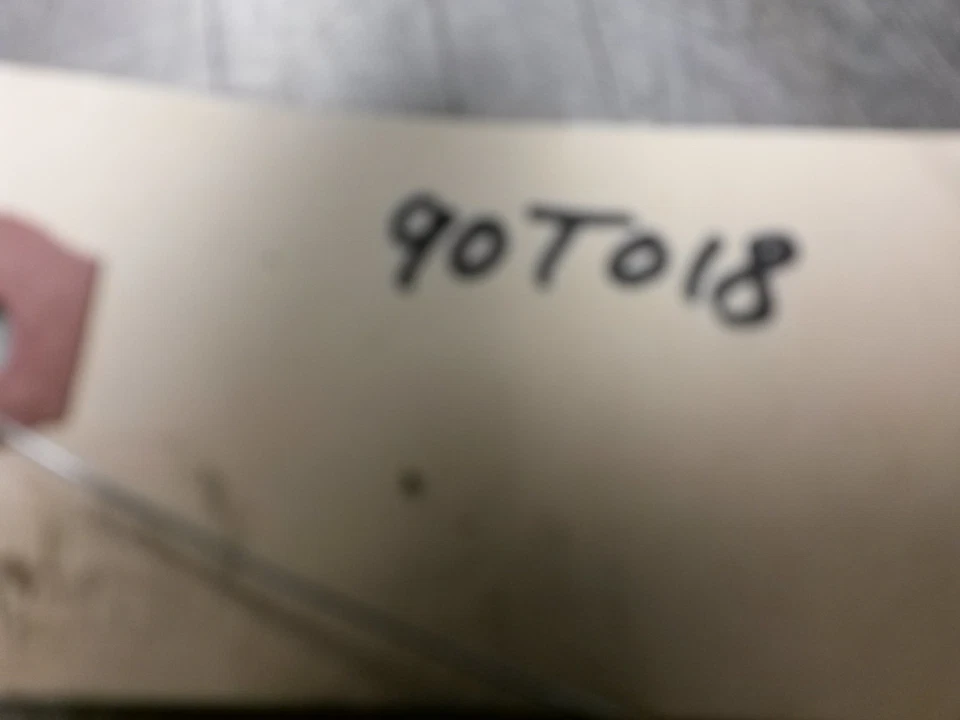 Cubierta válvula derecha de Nissan Titan 2007 5,6 Foto 4 de 4