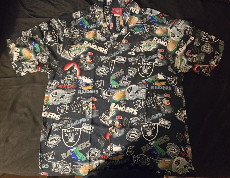 Mens Large Oakland/Las Vegas Raiders NFL hawaiian shirt rayon button graphic