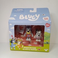 New Smoochy Kiss 2 Pack Set: Bluey Muffin Figures with valentines card