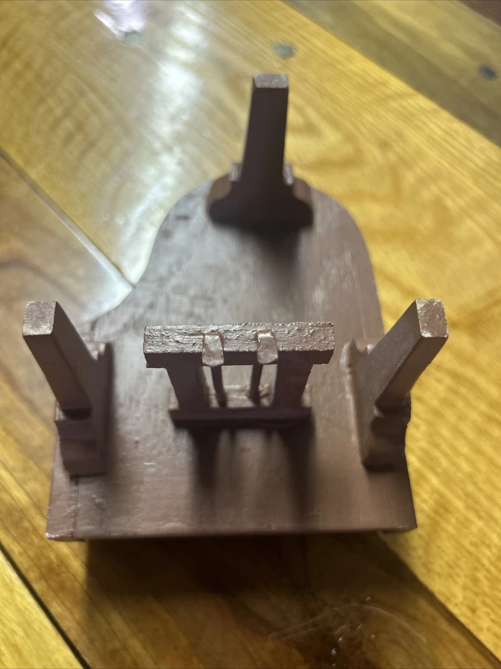 Piano de cola, cuna, estuche y estante para libros hechos a mano para casa de muñecas Foto 2 de 4