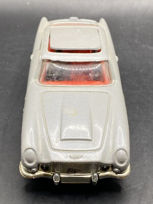 I LOVE CORGI TOYS: Silver James Bond Aston Martins. A simple repair